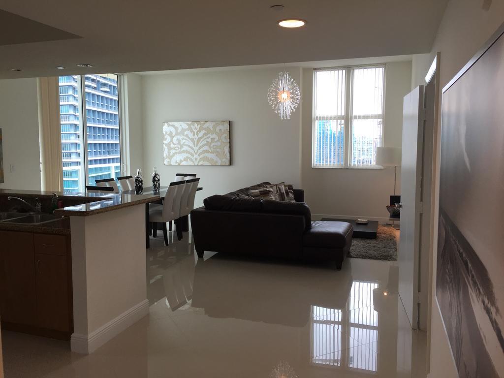 Lyx Suites At One Broadway In Brickell Miami Exterior photo