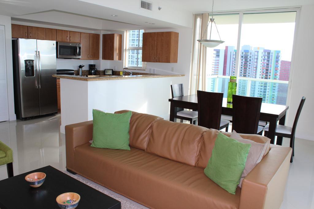 Lyx Suites At One Broadway In Brickell Miami Exterior photo