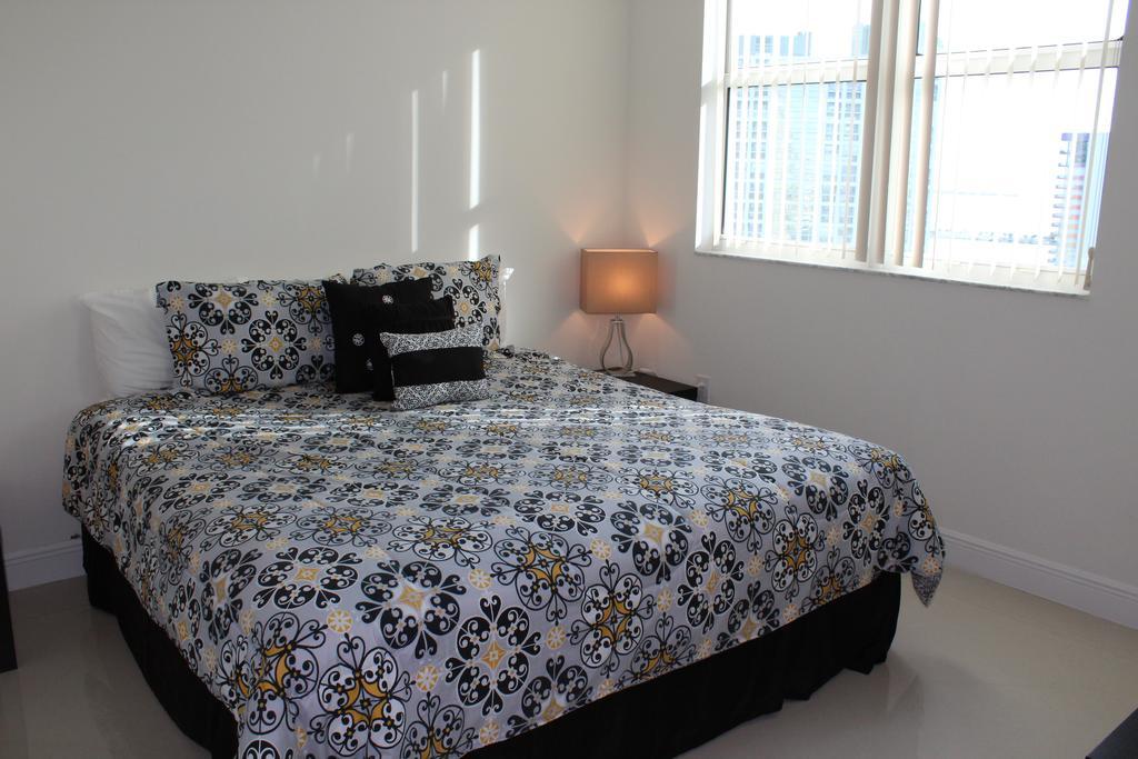 Lyx Suites At One Broadway In Brickell Miami Room photo