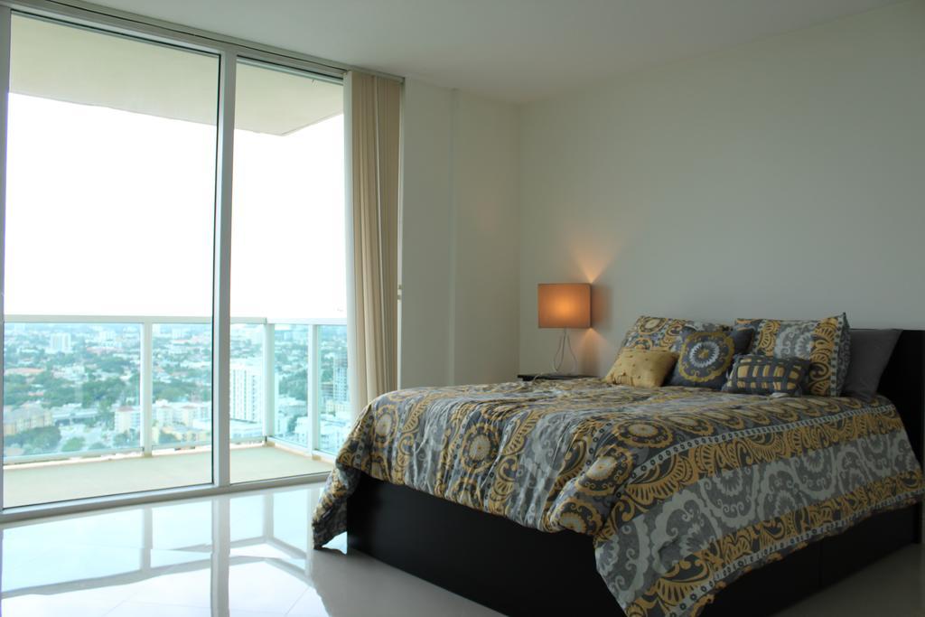 Lyx Suites At One Broadway In Brickell Miami Exterior photo