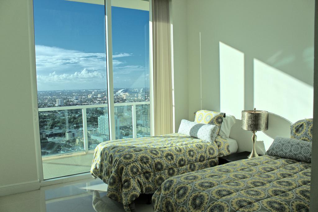 Lyx Suites At One Broadway In Brickell Miami Exterior photo