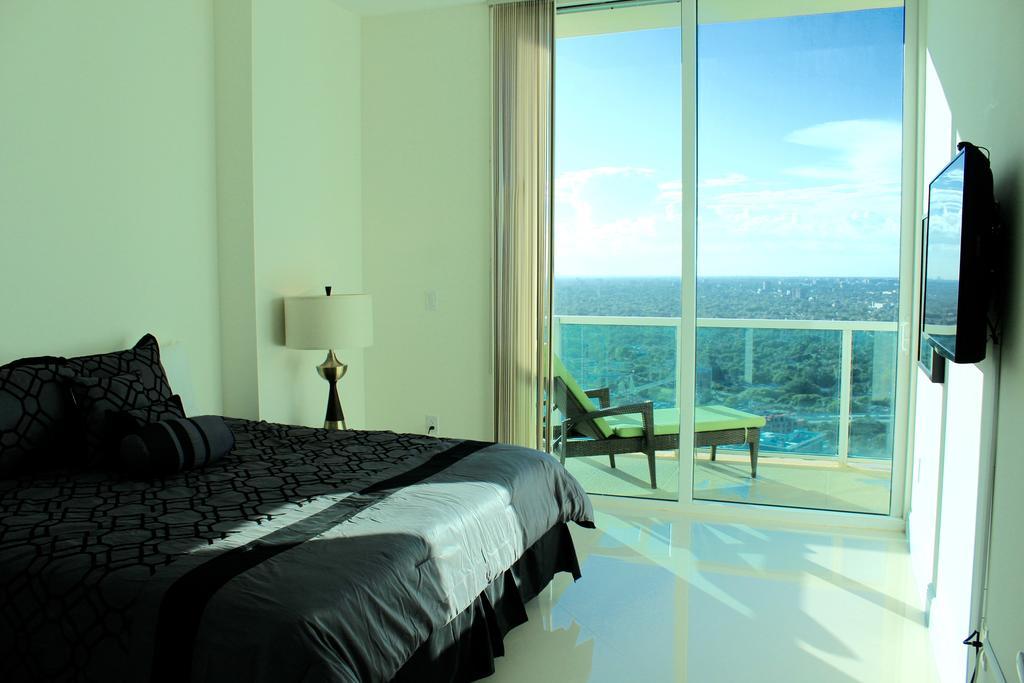 Lyx Suites At One Broadway In Brickell Miami Exterior photo