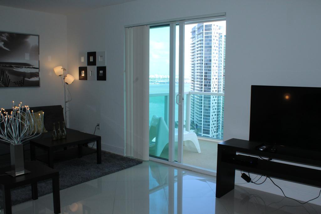 Lyx Suites At One Broadway In Brickell Miami Exterior photo