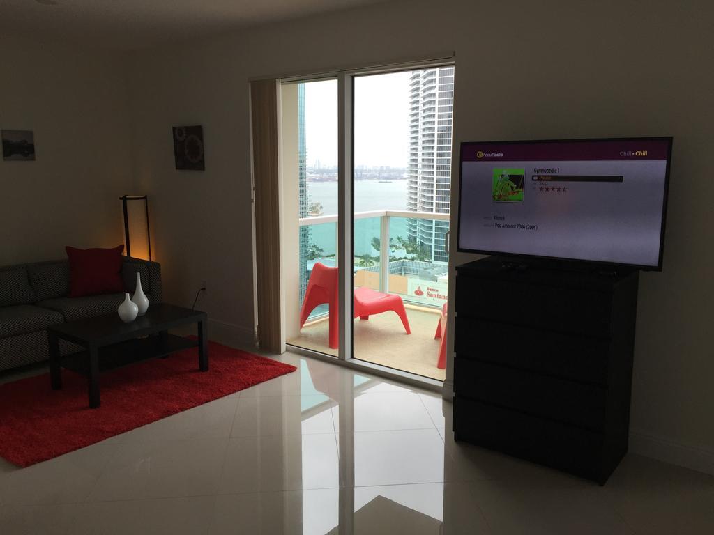 Lyx Suites At One Broadway In Brickell Miami Exterior photo
